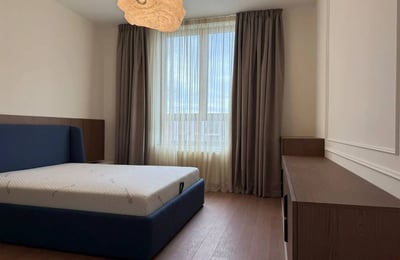 Alquiler de un amplio apartamento de 3 habitaciones, 86 m², Belgrado, Serbia